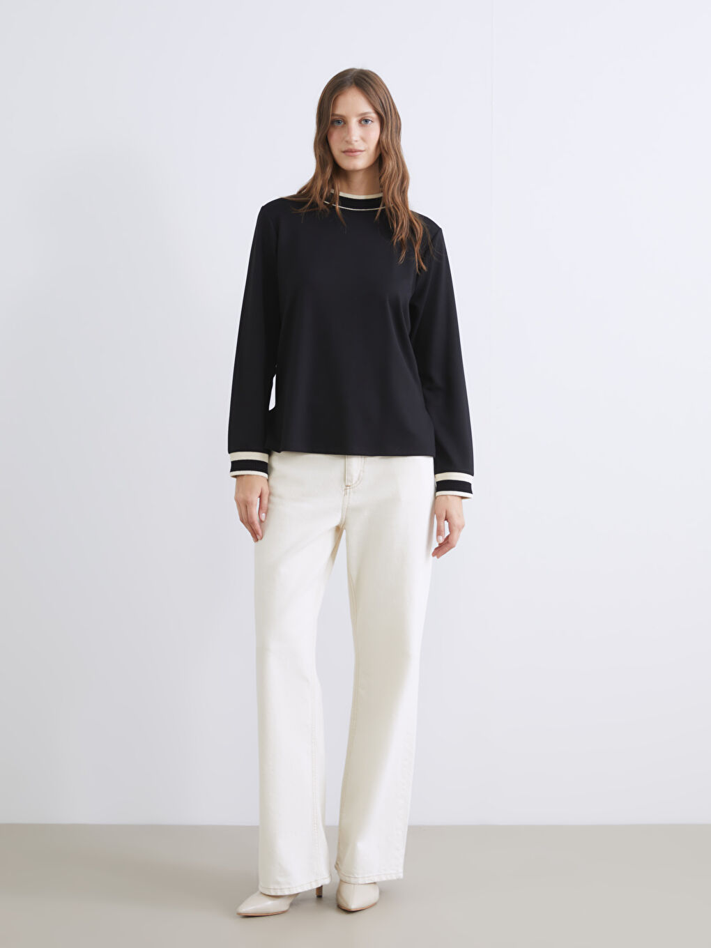 Siyah Dik Yaka Şerit Detaylı Kadın Sweatshirt Tunik-1