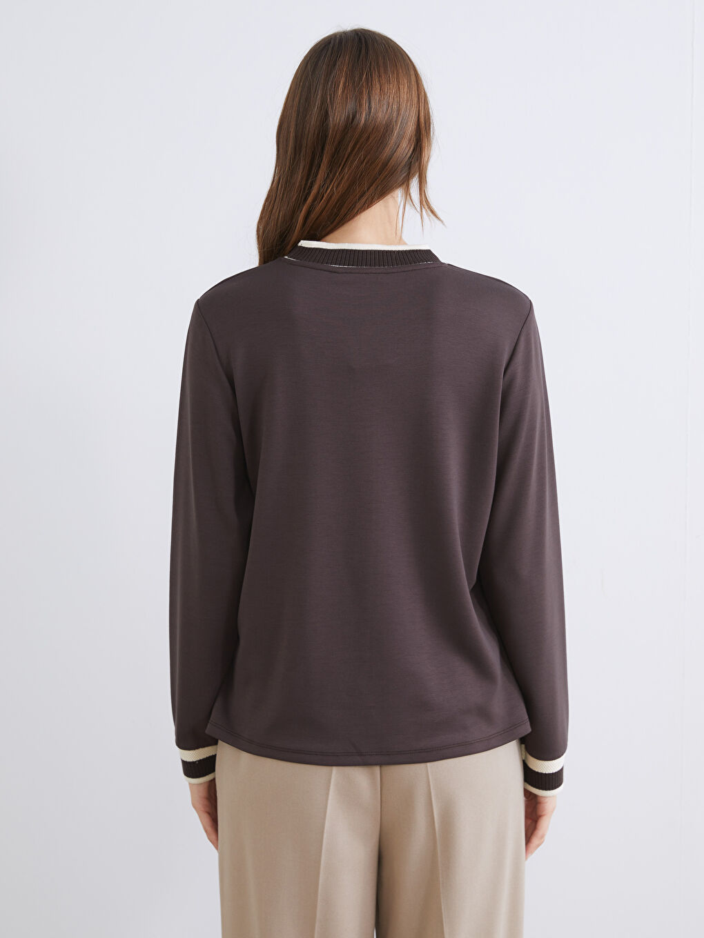 Kahverengi Dik Yaka Şerit Detaylı Kadın Sweatshirt Tunik-3