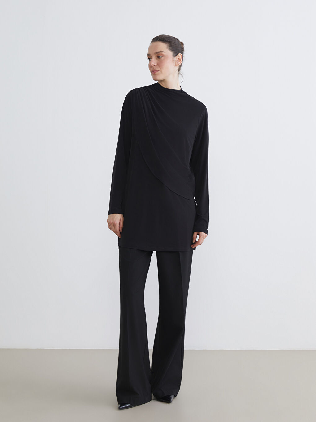 Siyah Dik Yaka Kadın Tunik-1