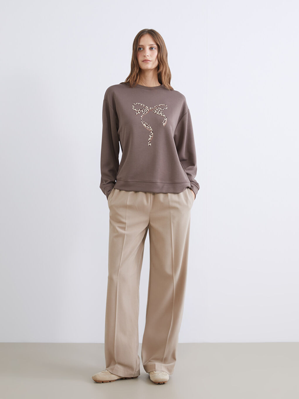 Kahverengi Bisiklet Yaka Baskılı Oversize Kadın Sweatshirt-1