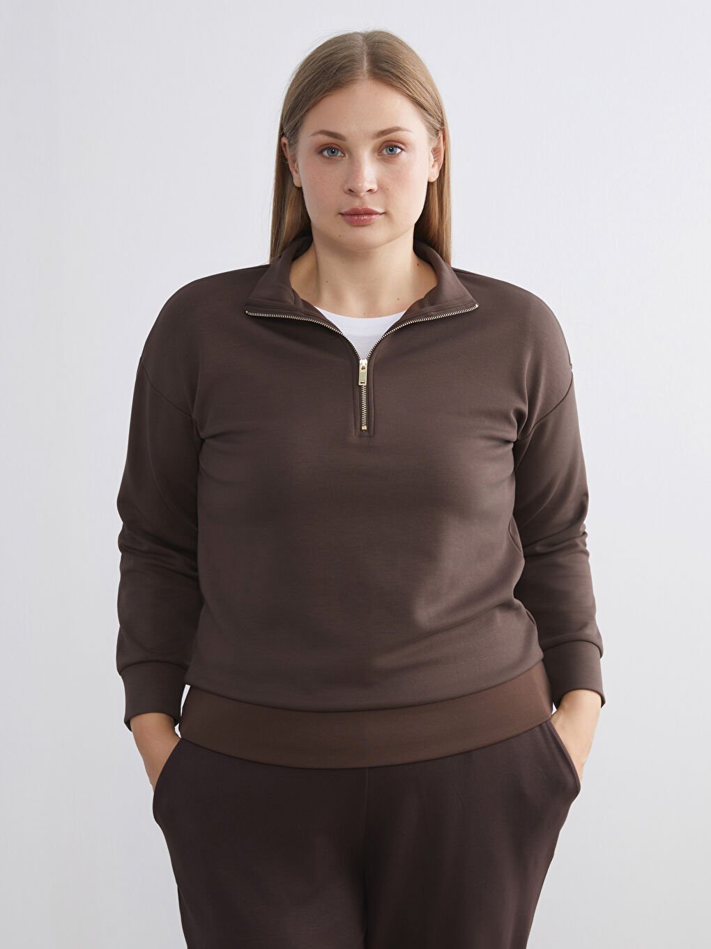 Kahverengi Dik Yaka Kadın Sweatshirt