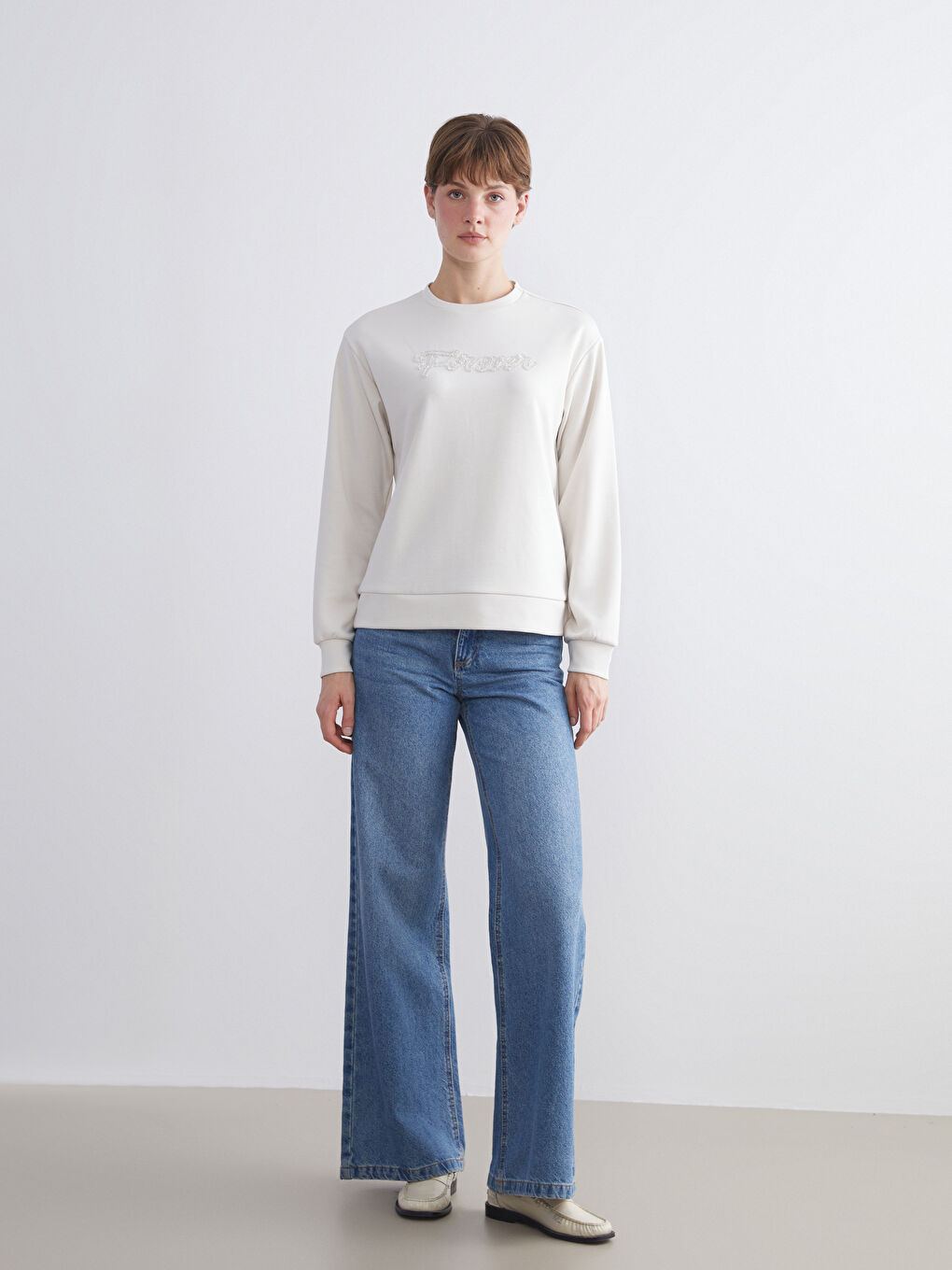 Gri Bisiklet Yaka Taşlı Kadın Sweatshirt-1