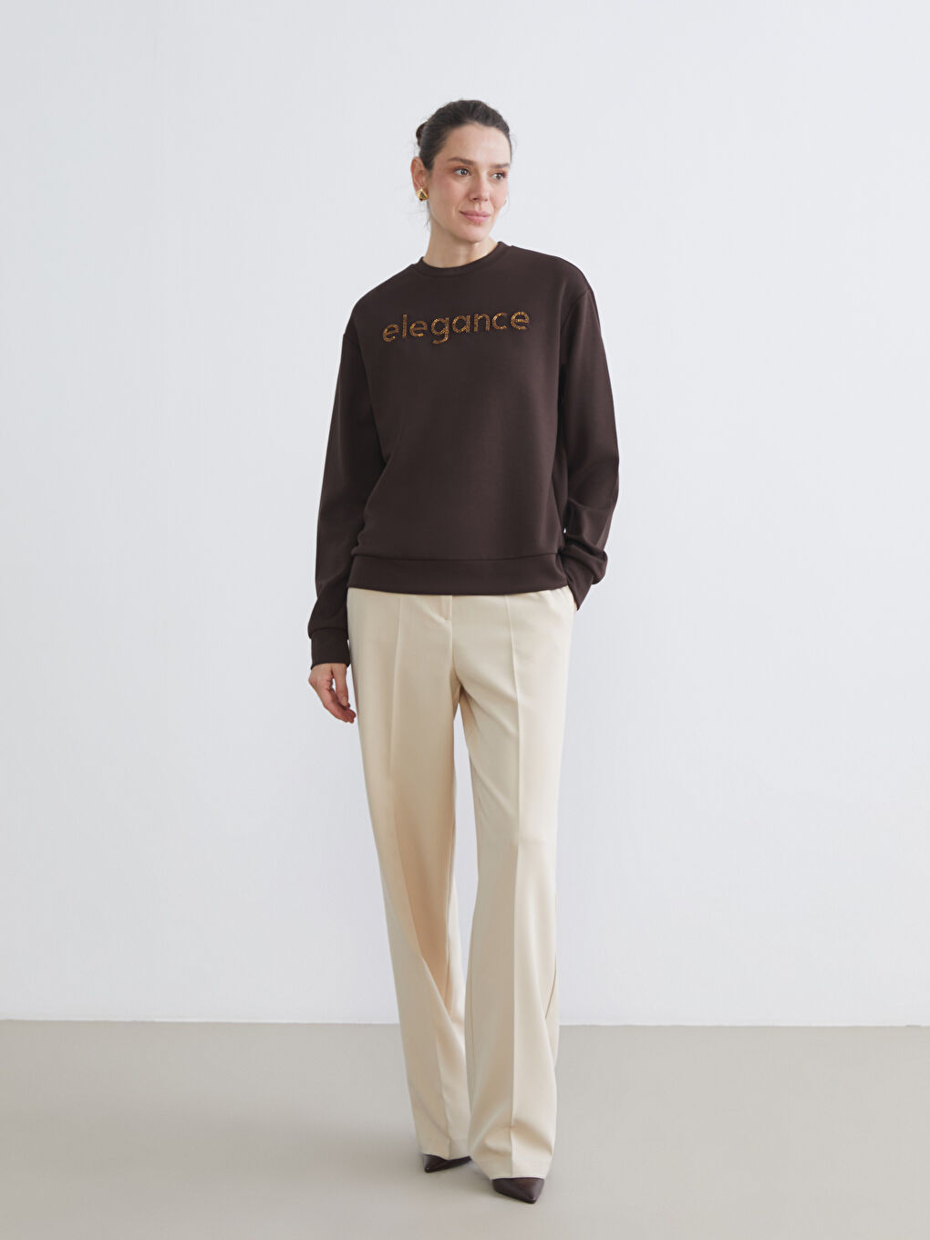 Kahverengi Bisiklet Yaka Taşlı Kadın Sweatshirt-1