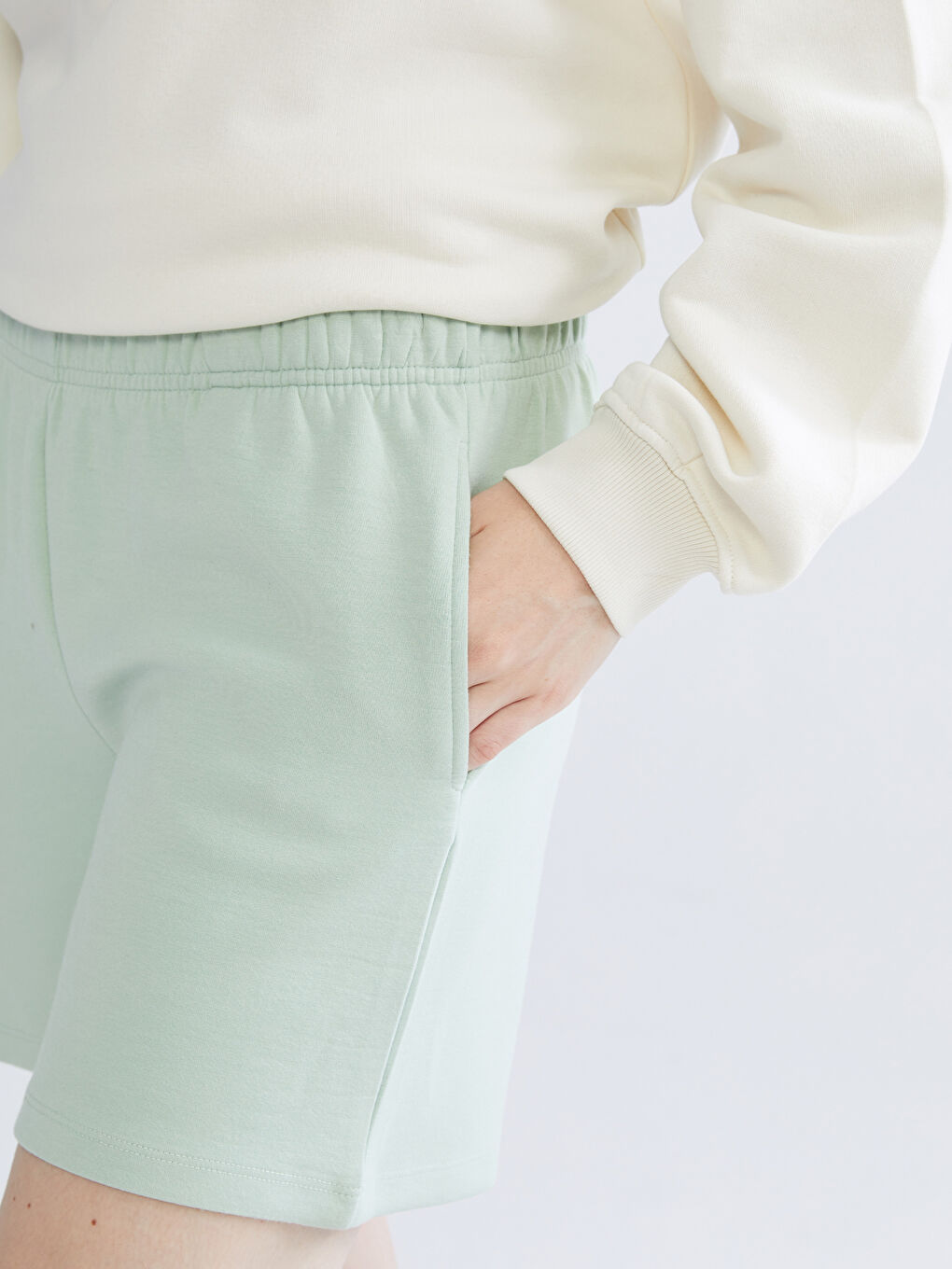 Yeşil Beli Lastikli Kadın Spor Şort-2