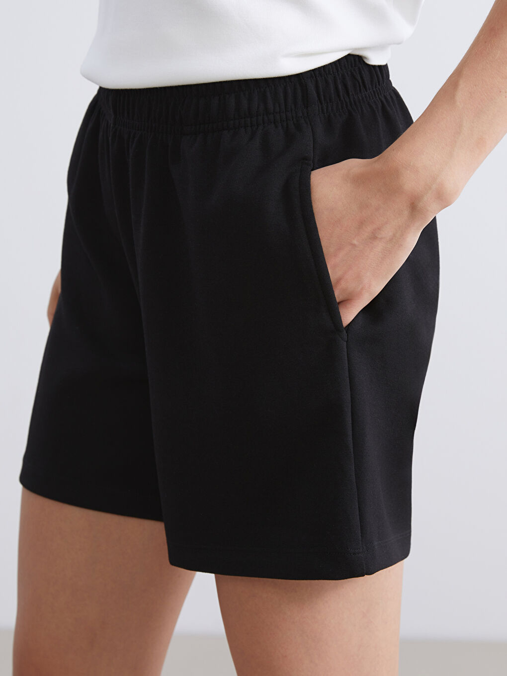 Siyah Beli Lastikli Kadın Spor Şort-2