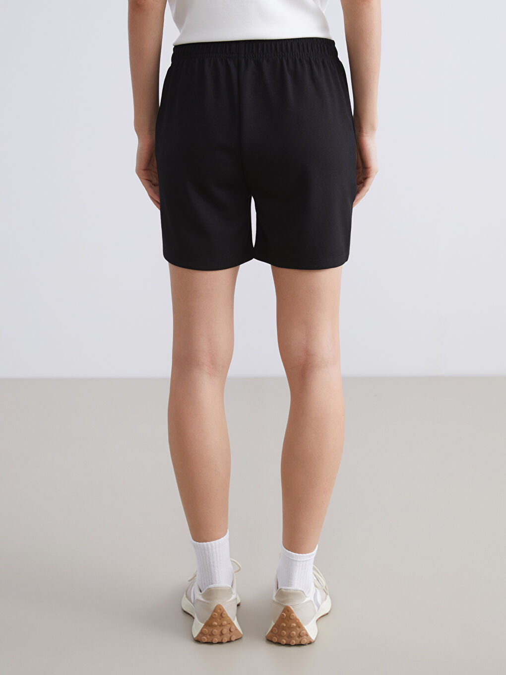 Siyah Beli Lastikli Kadın Spor Şort-3