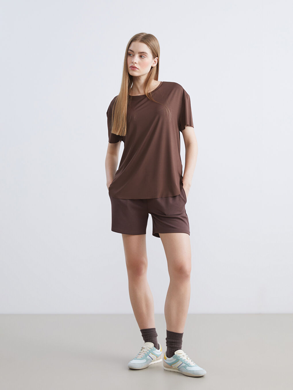 Kahverengi Beli Lastikli Kadın Spor Şort