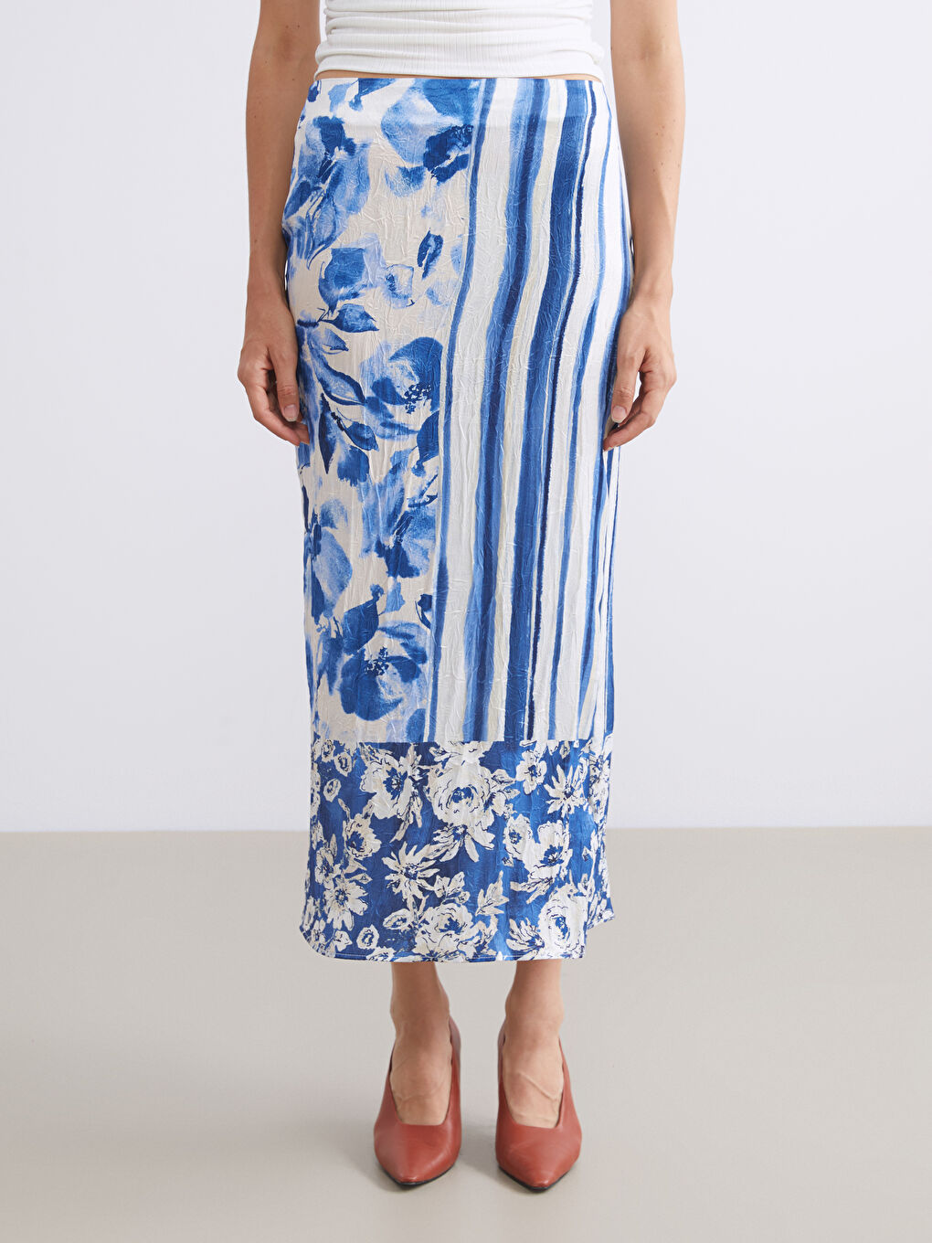 Karışık Beli Fermuarlı Çiçekli Yırtmaçlı Saten Etek-1