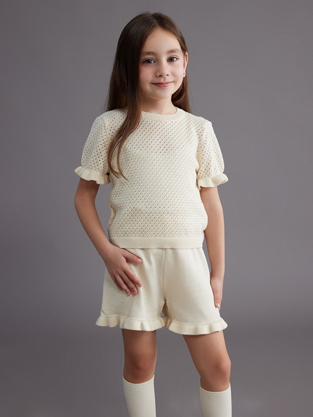 Ekru Ajurlu Fırfırlı Kız Çocuk Triko Bluz ve Şort-1