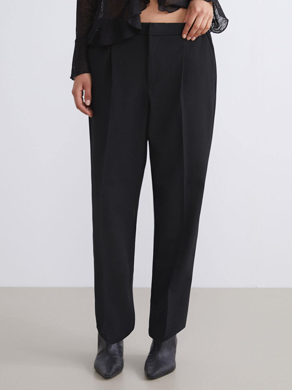 Siyah Loose Fit Kadın Pileli Pantolon-2