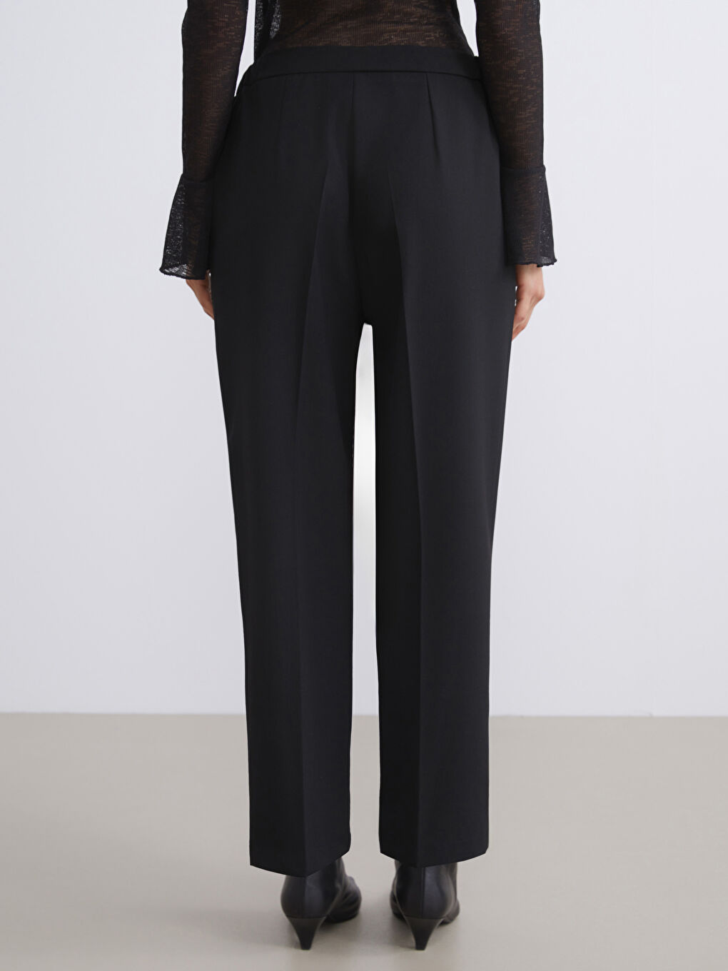 Siyah Loose Fit Kadın Pileli Pantolon-4