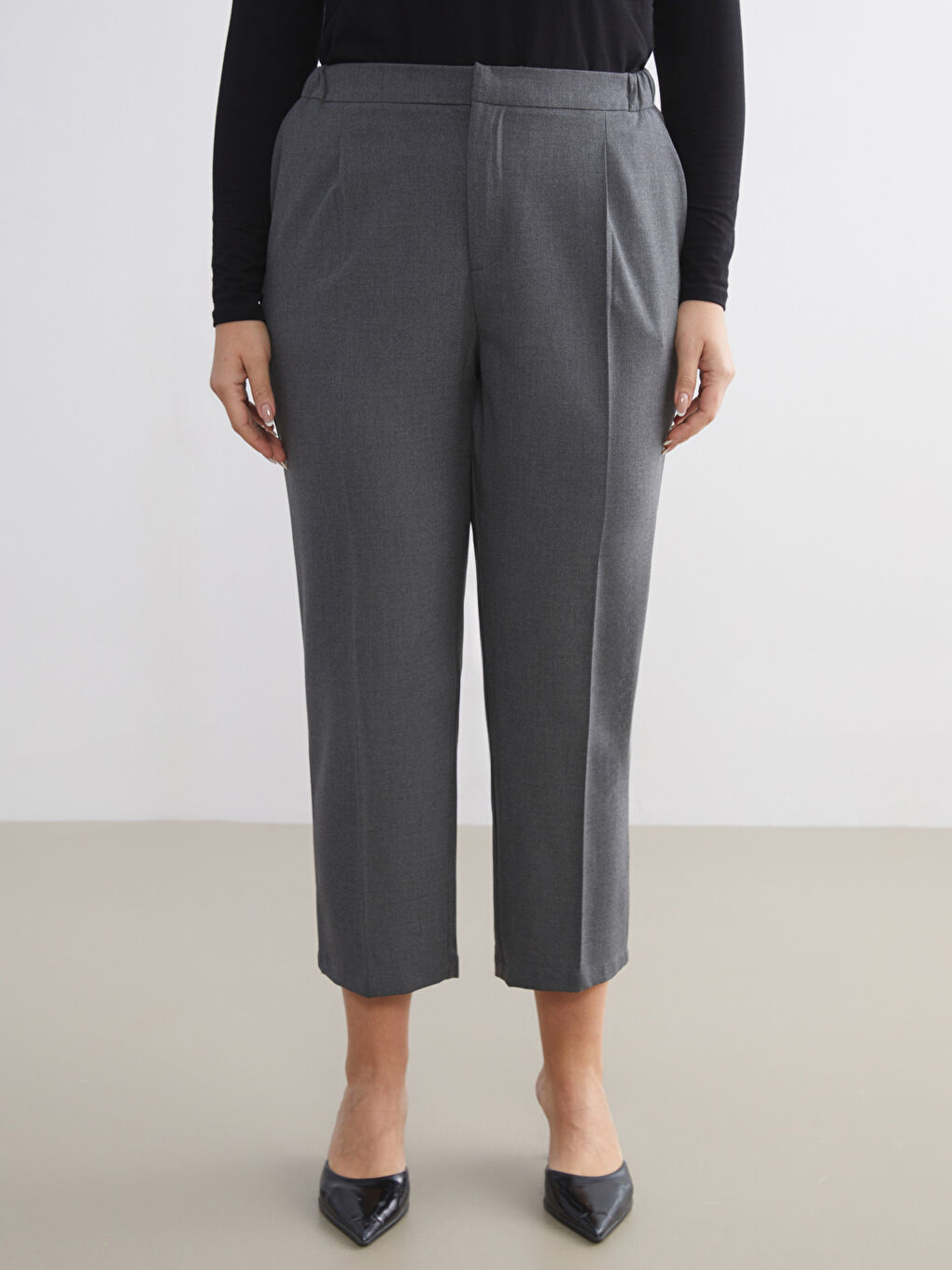 Gri Loose Fit Kadın Pileli Pantolon-5