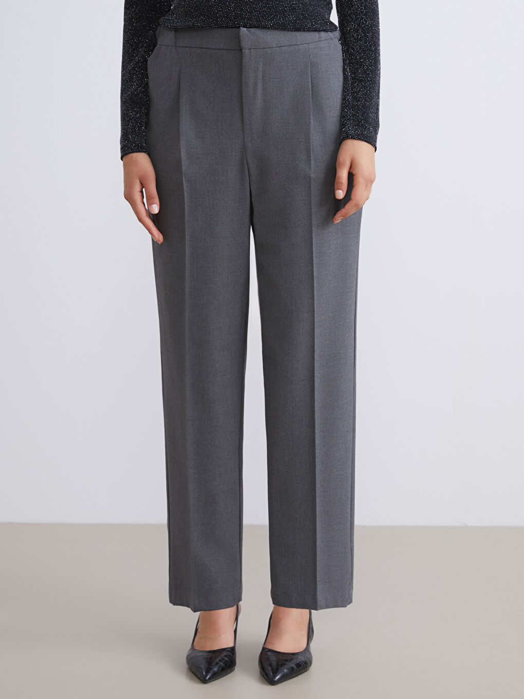 Gri Loose Fit Kadın Pileli Pantolon-2