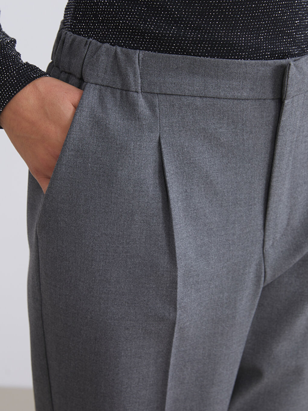 Gri Loose Fit Kadın Pileli Pantolon-3