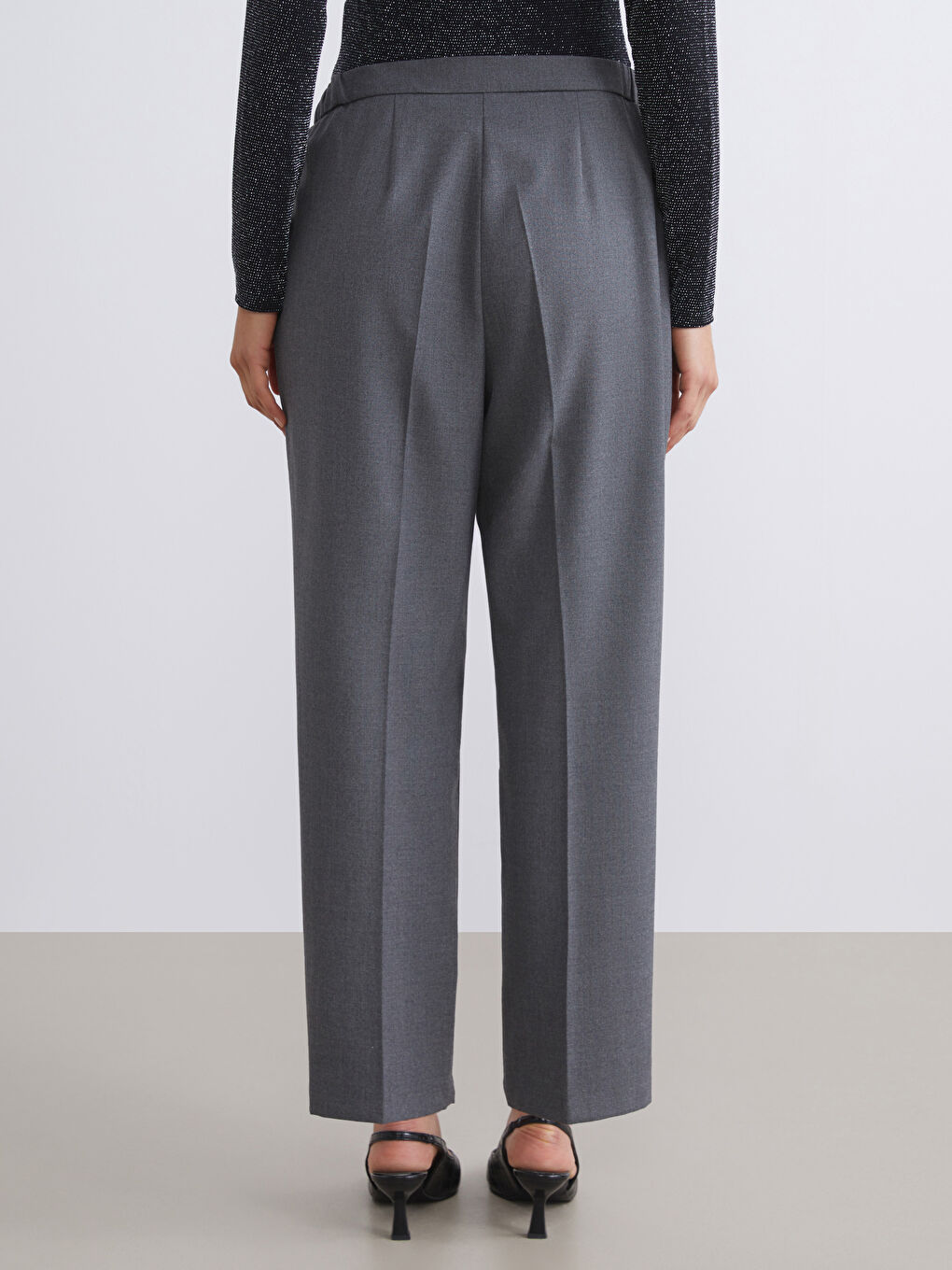Gri Loose Fit Kadın Pileli Pantolon-4