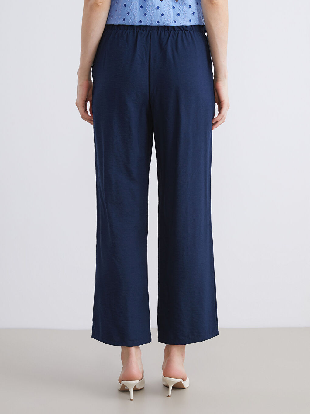 LCWAIKIKI Classic Elastic Waist Wide Leg Women's Trousers -W5K813Z8-HRC