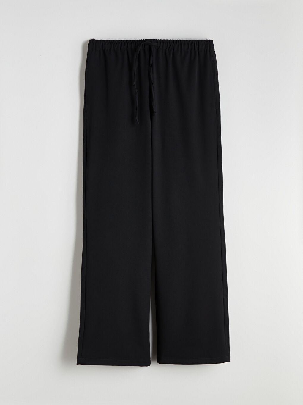 Siyah Beli Lastikli Geniş Paça Kadın Pantolon-4