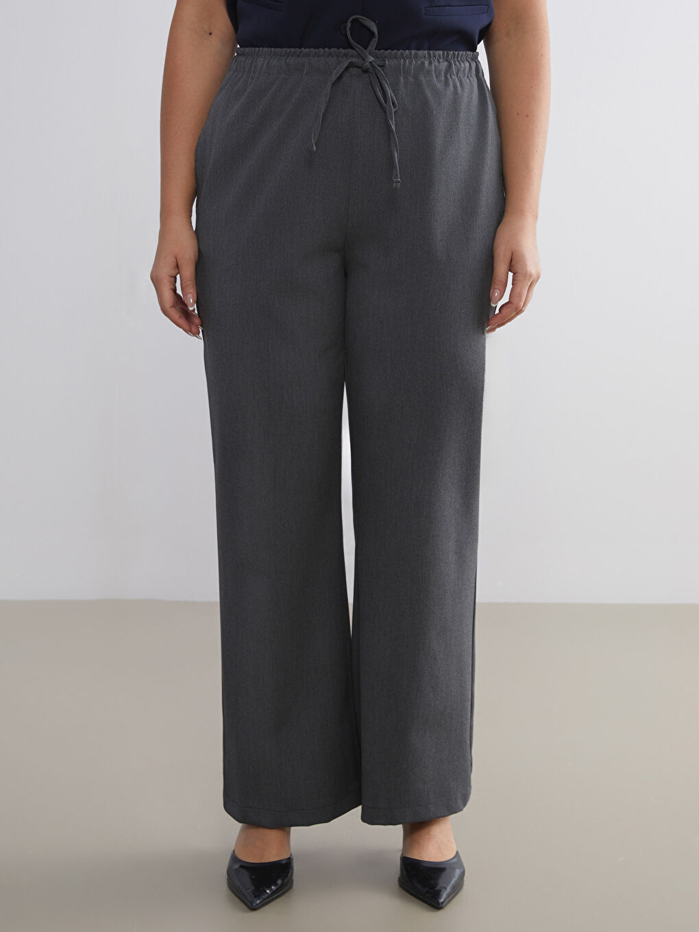 Gri Beli Lastikli Geniş Paça Kadın Pantolon-5