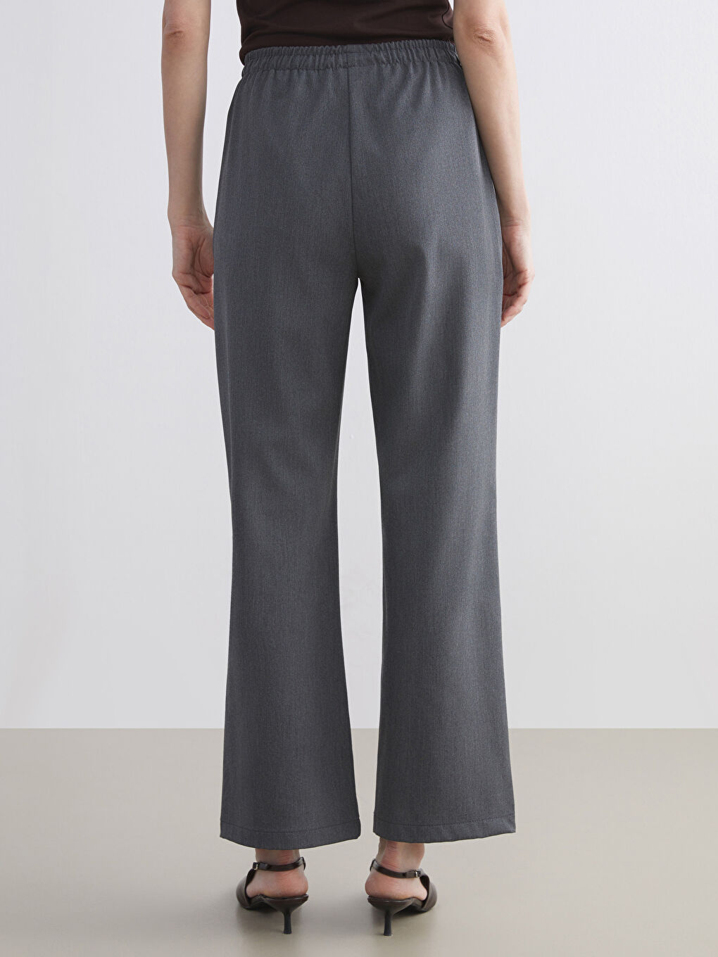 Gri Beli Lastikli Geniş Paça Kadın Pantolon-4