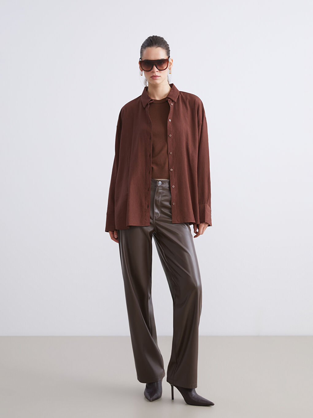 Kahverengi Dokulu Oversize Kadın Gömlek-1