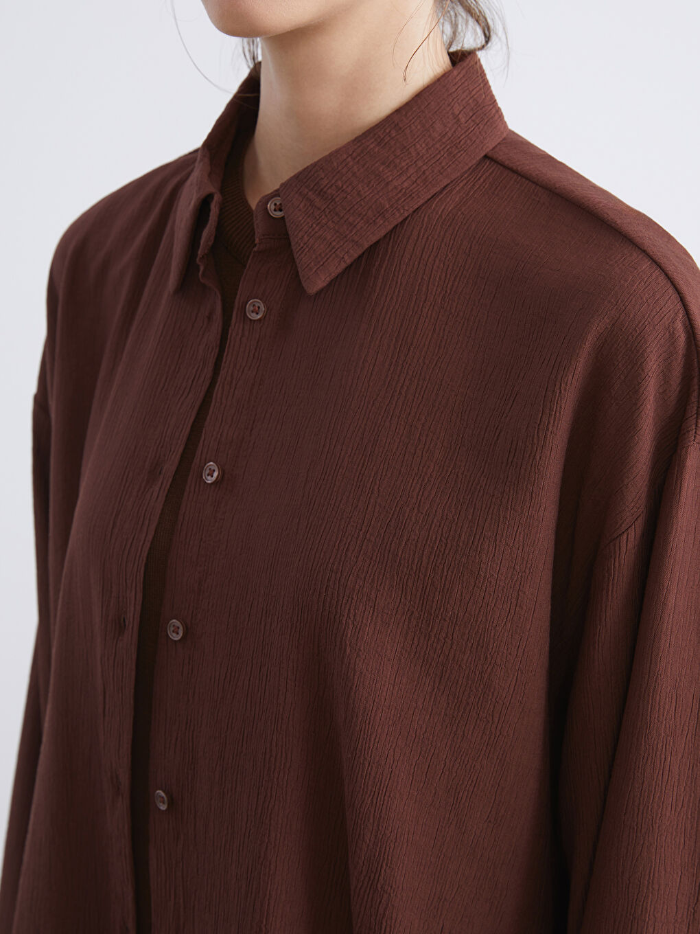 Kahverengi Dokulu Oversize Kadın Gömlek-2