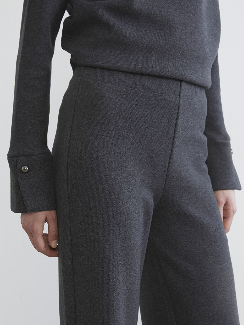 Antrasit Beli Lastikli Geniş Paça Kadın Eşofman Altı-2