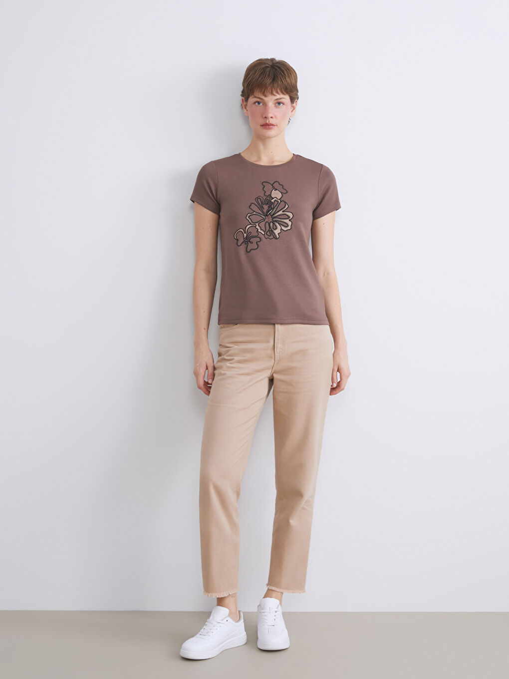 LCWAIKIKI Classic Crew Neck Embroidered Women's T-Shirt -W5K839Z8-R1T