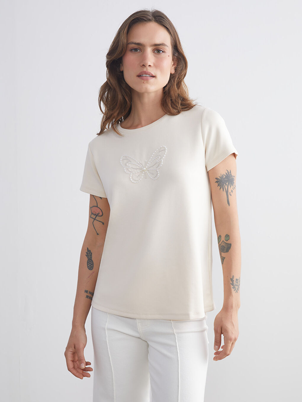 Bej Bisiklet Yaka Boncuk İşlemeli Kadın Tişört-7