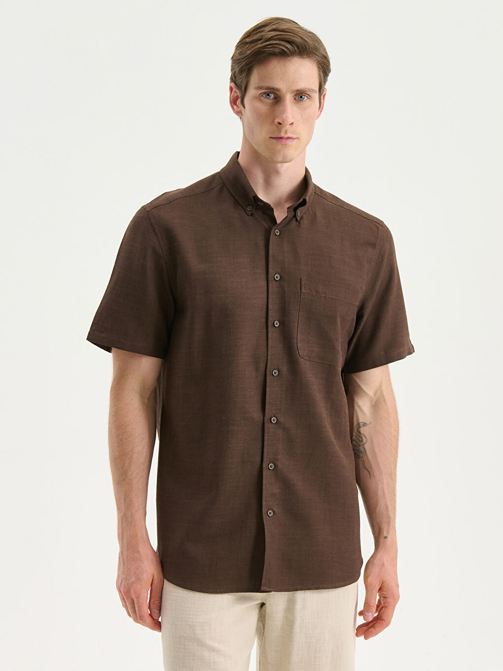 Kahverengi Regular Fit Kısa Kollu Keten Görünümlü Erkek Gömlek