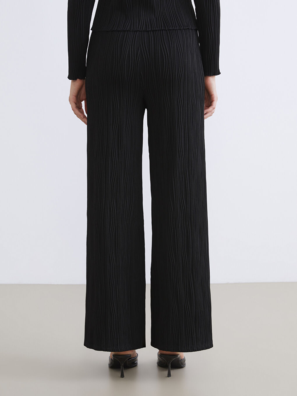 Elasticated Waist Textured Women's Trousers-3