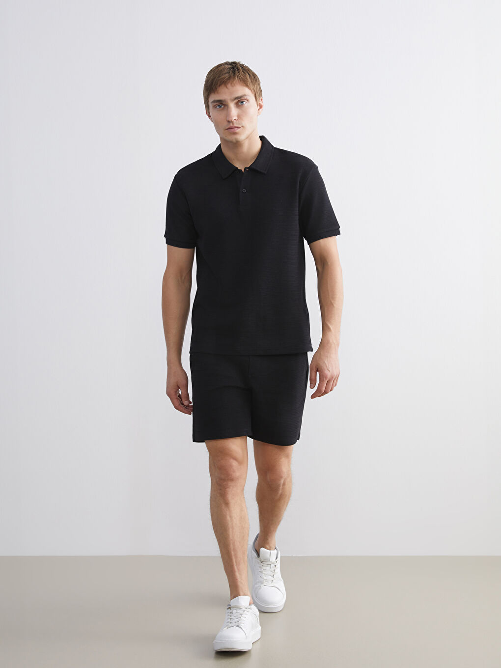 Siyah Standart Kalıp Erkek Şort-1