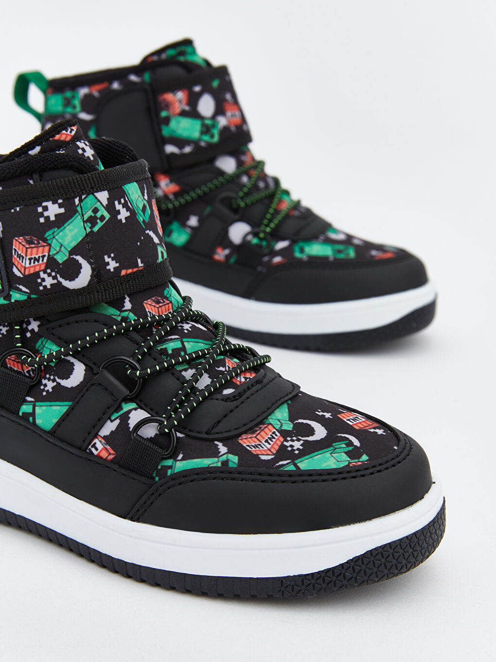 Момче Черно Ботинки-2