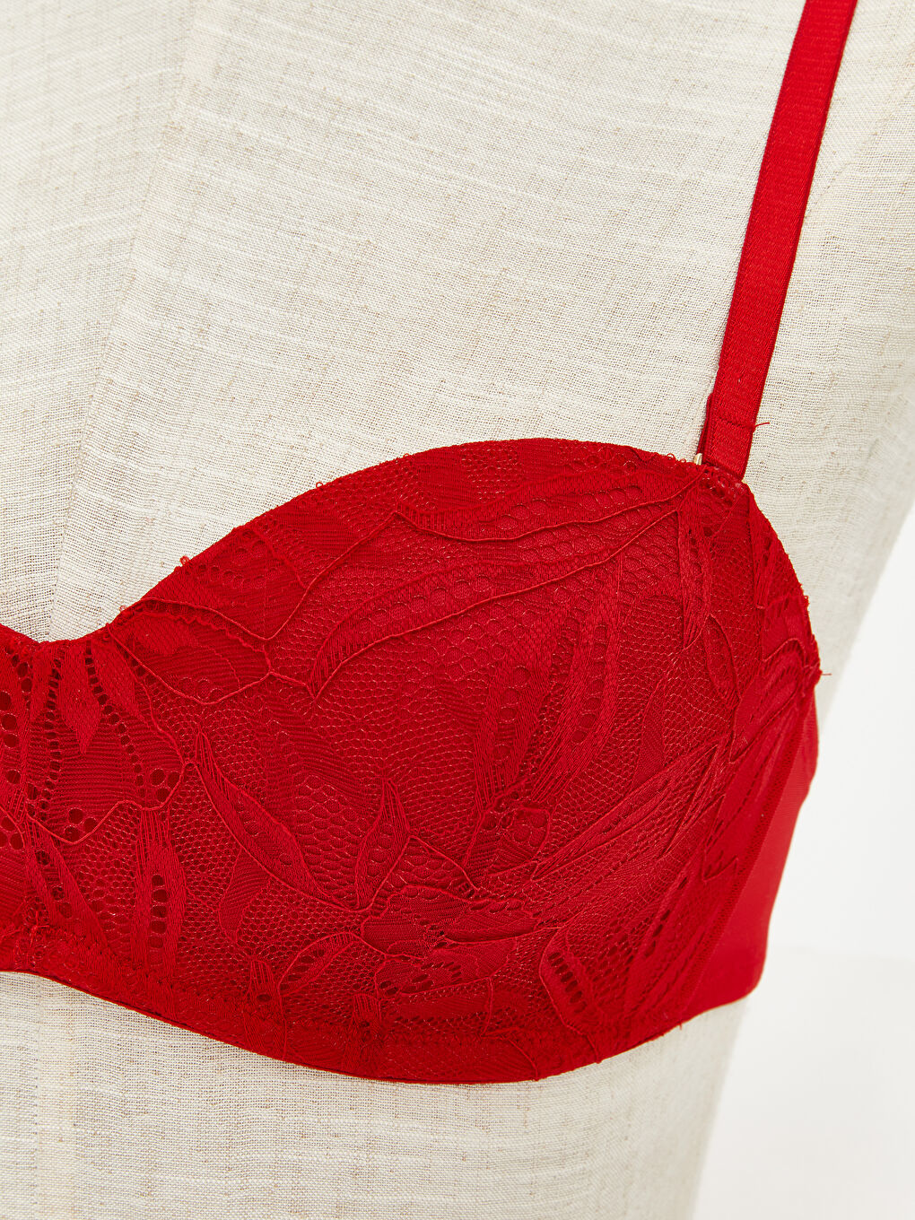 Kırmızı Balenli Dolgusuz Dantelli Straplez Sütyen-2