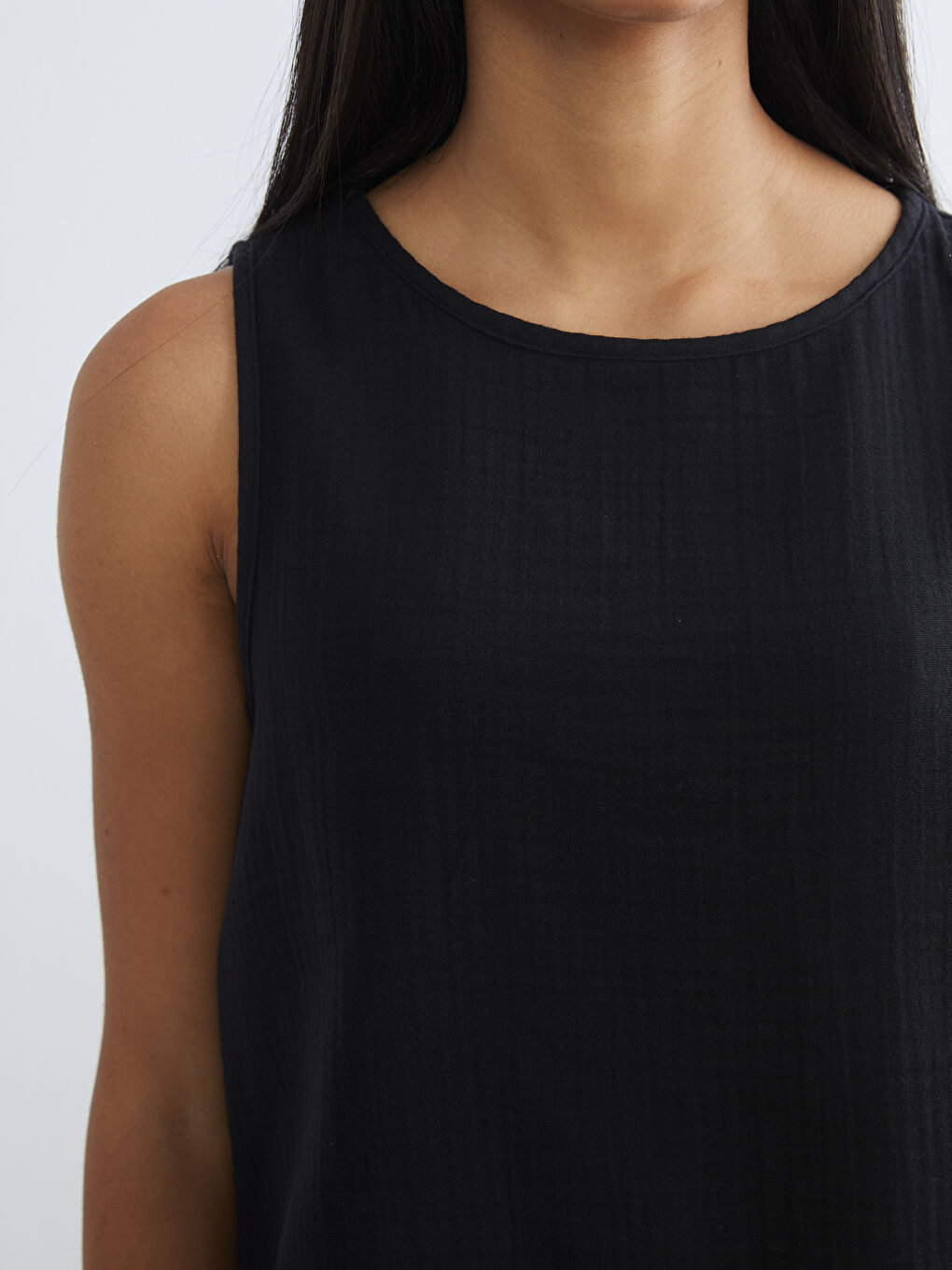 Rundhals-Bluse aus strukturiertem Musselin-4