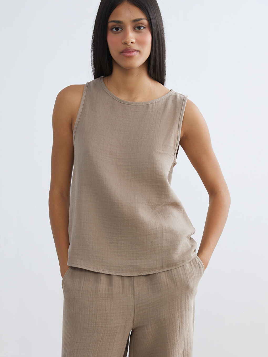 Rundhals-Bluse aus strukturiertem Musselin-1