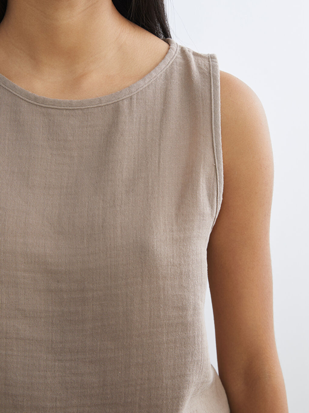 Rundhals-Bluse aus strukturiertem Musselin-4