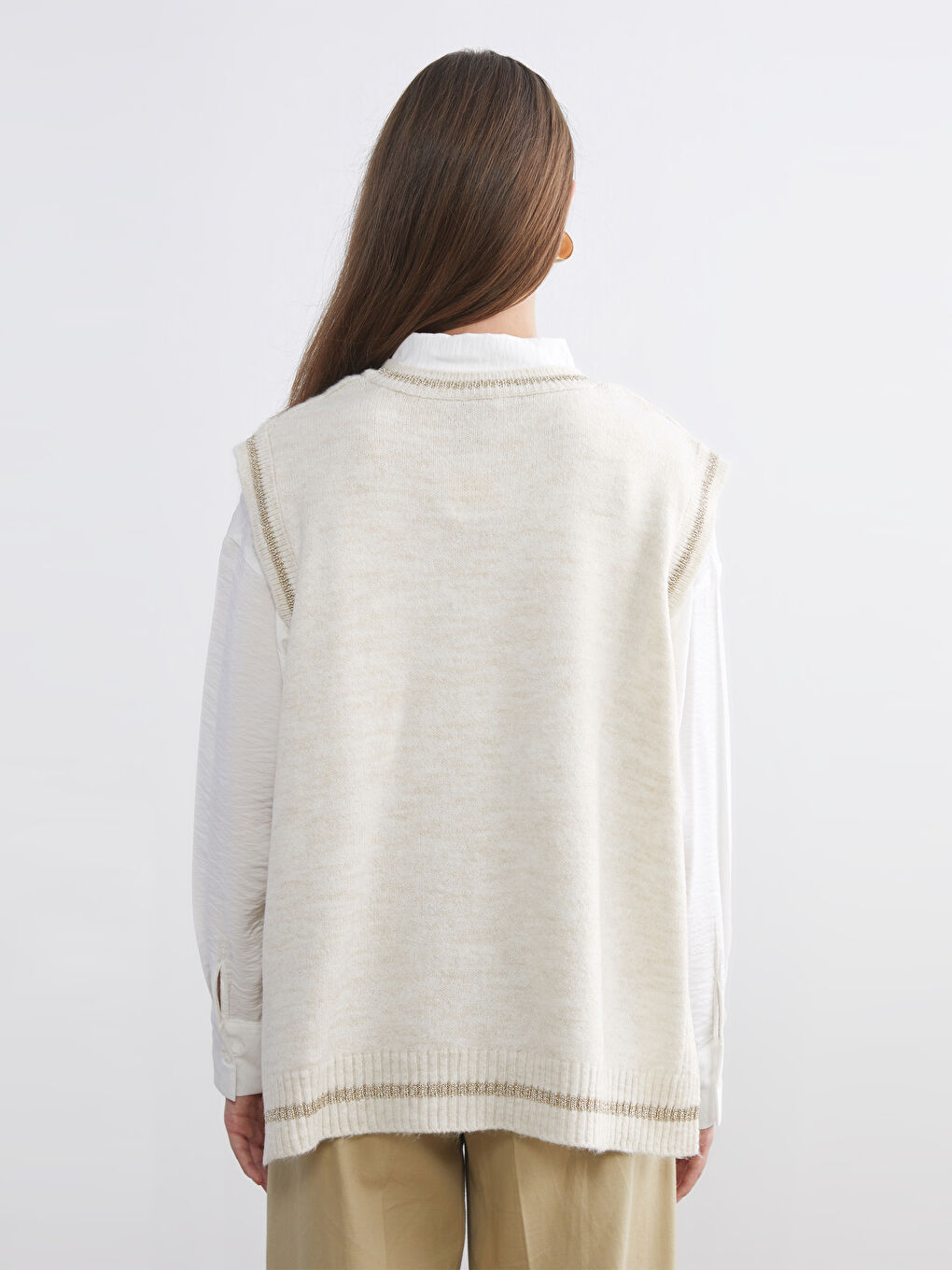 Ekru V Yaka Kendinden Desenli Kadın Triko Süveter-3