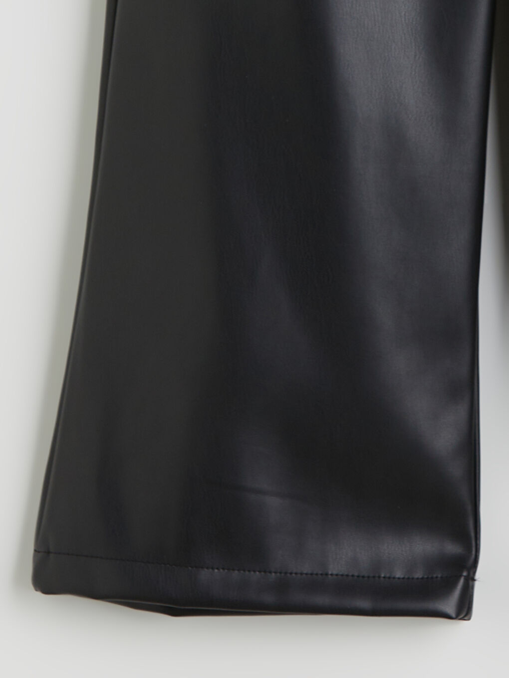 Siyah Deri Görünümlü Kız Çocuk Pantolon-2