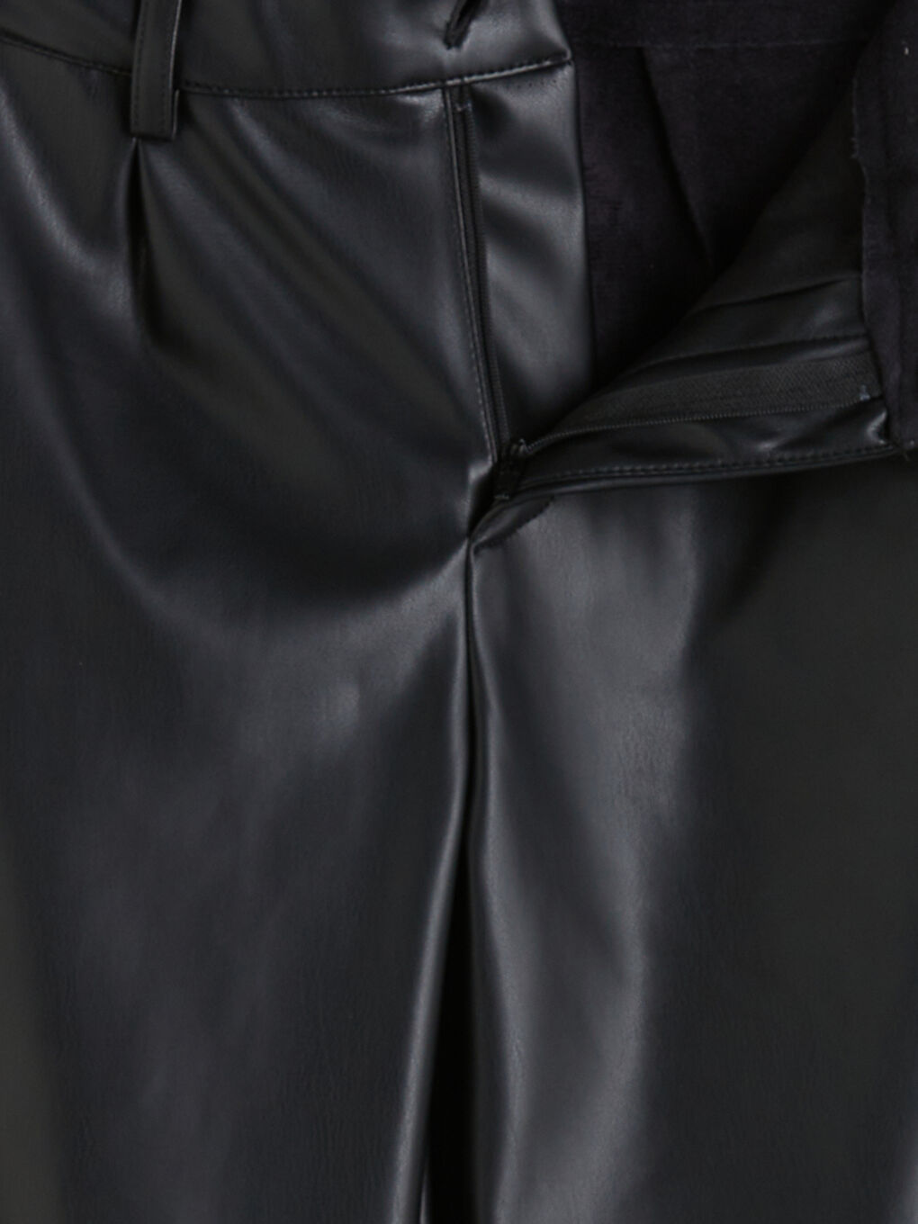 Siyah Deri Görünümlü Kız Çocuk Pantolon-3