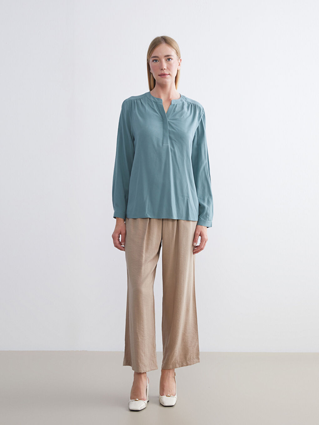 Yeşil Kaçık Yaka Keten Karışımlı Bluz-1