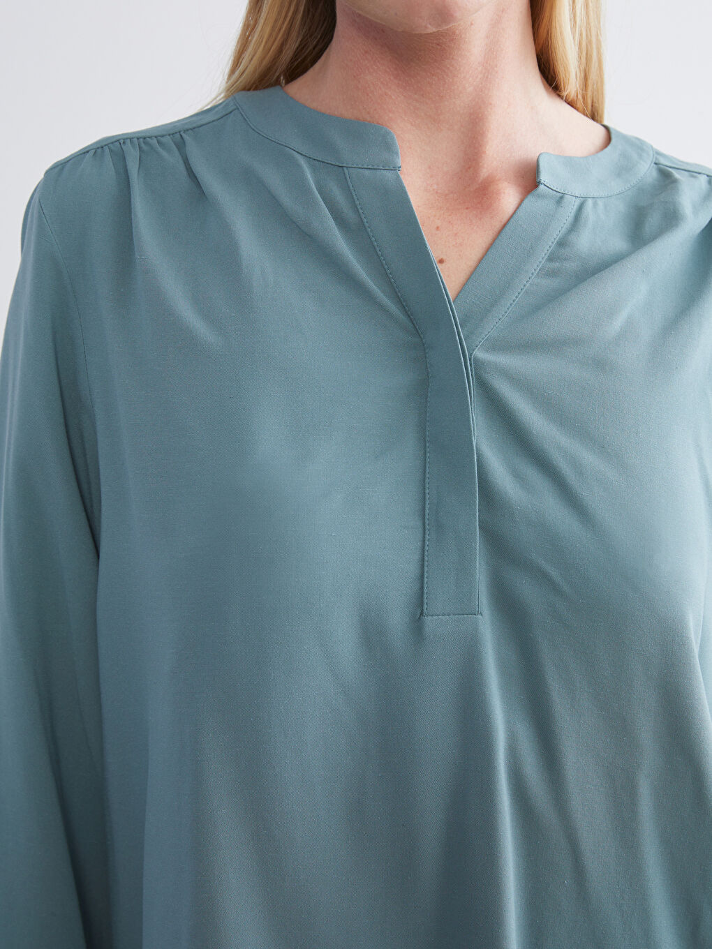 Yeşil Kaçık Yaka Keten Karışımlı Bluz-2