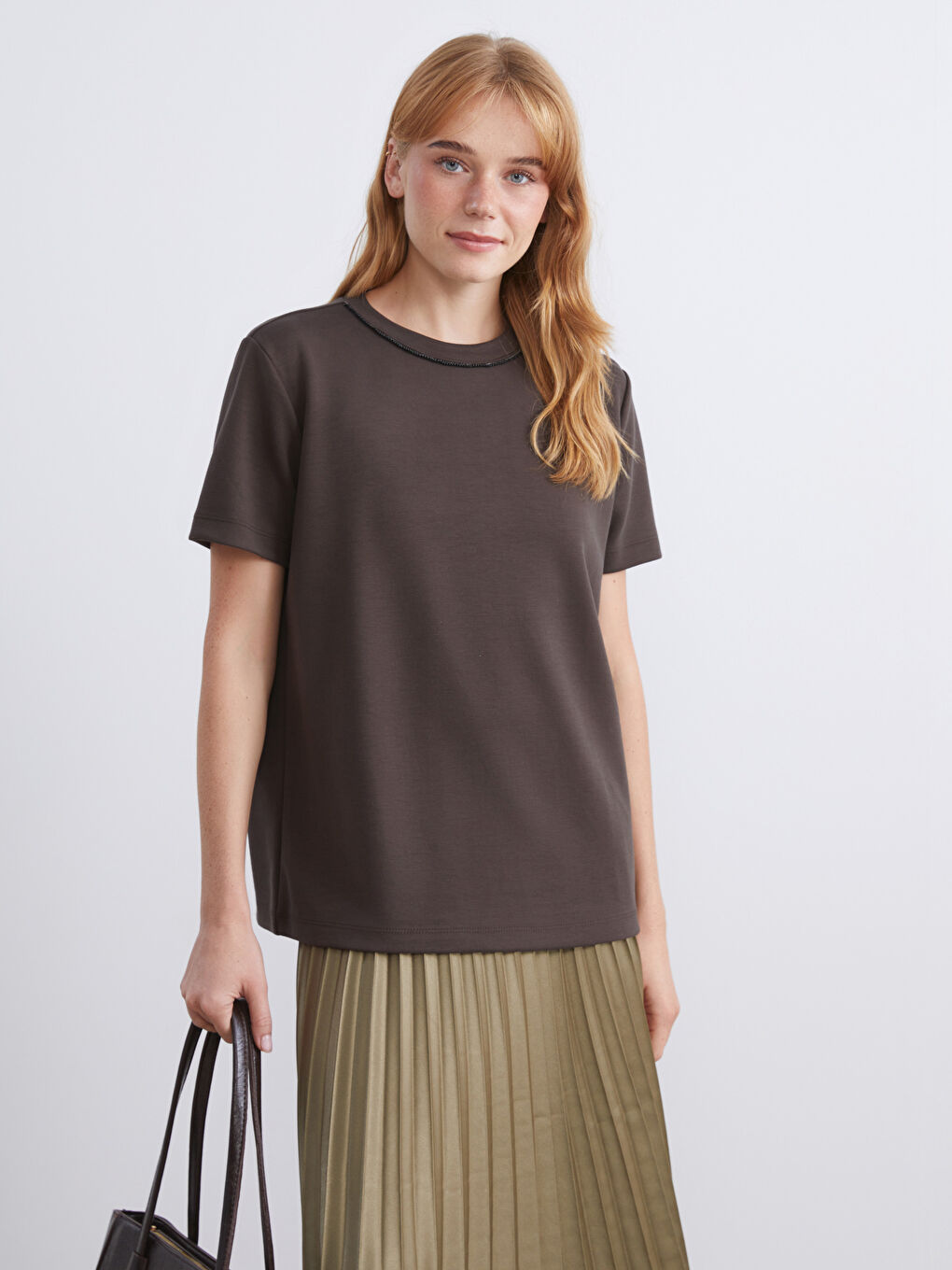 Kahverengi Bisiklet Yaka Taşlı Kadın Tişört