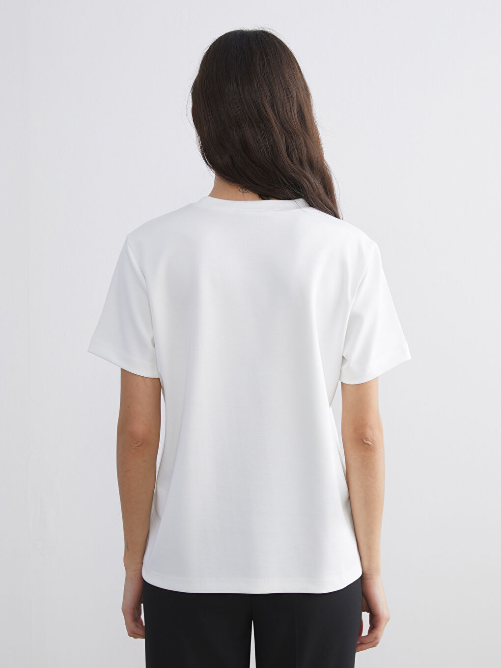 Ekru Bisiklet Yaka Taşlı Kadın Tişört-3