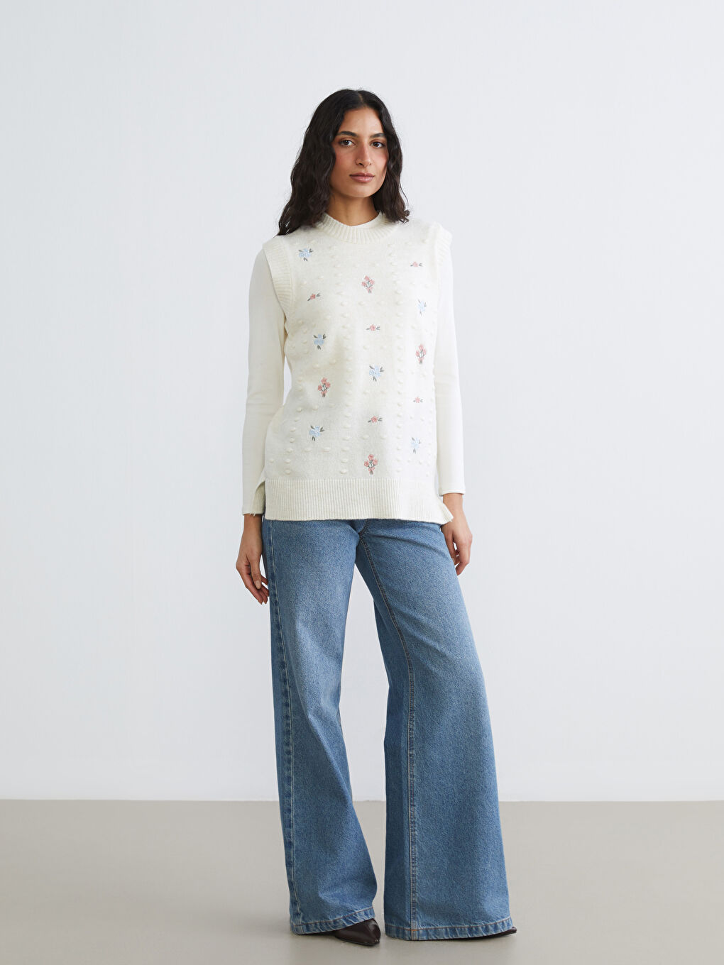 Bej Bisiklet Yaka Nakışlı Kadın Triko Süveter-1