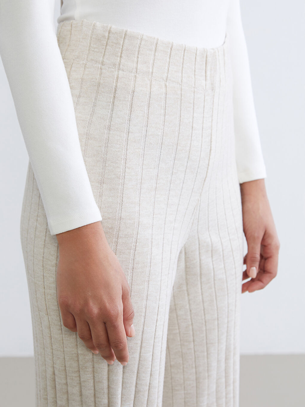 Bej Beli Lastikli Geniş Paça Kadın Triko Pantolon-2