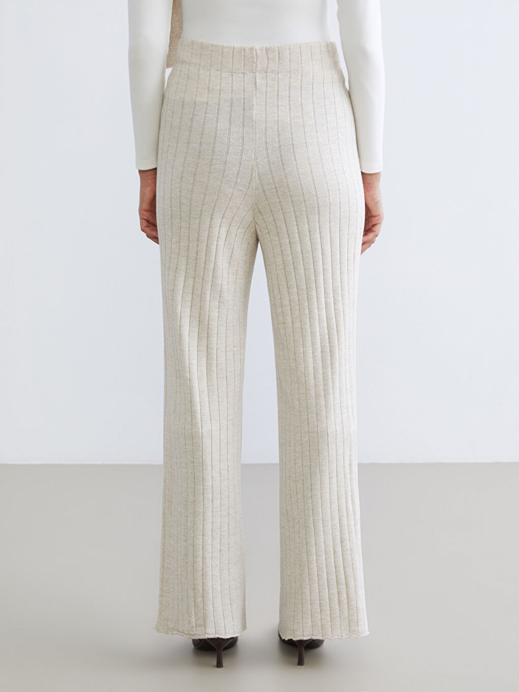 Bej Beli Lastikli Geniş Paça Kadın Triko Pantolon-3