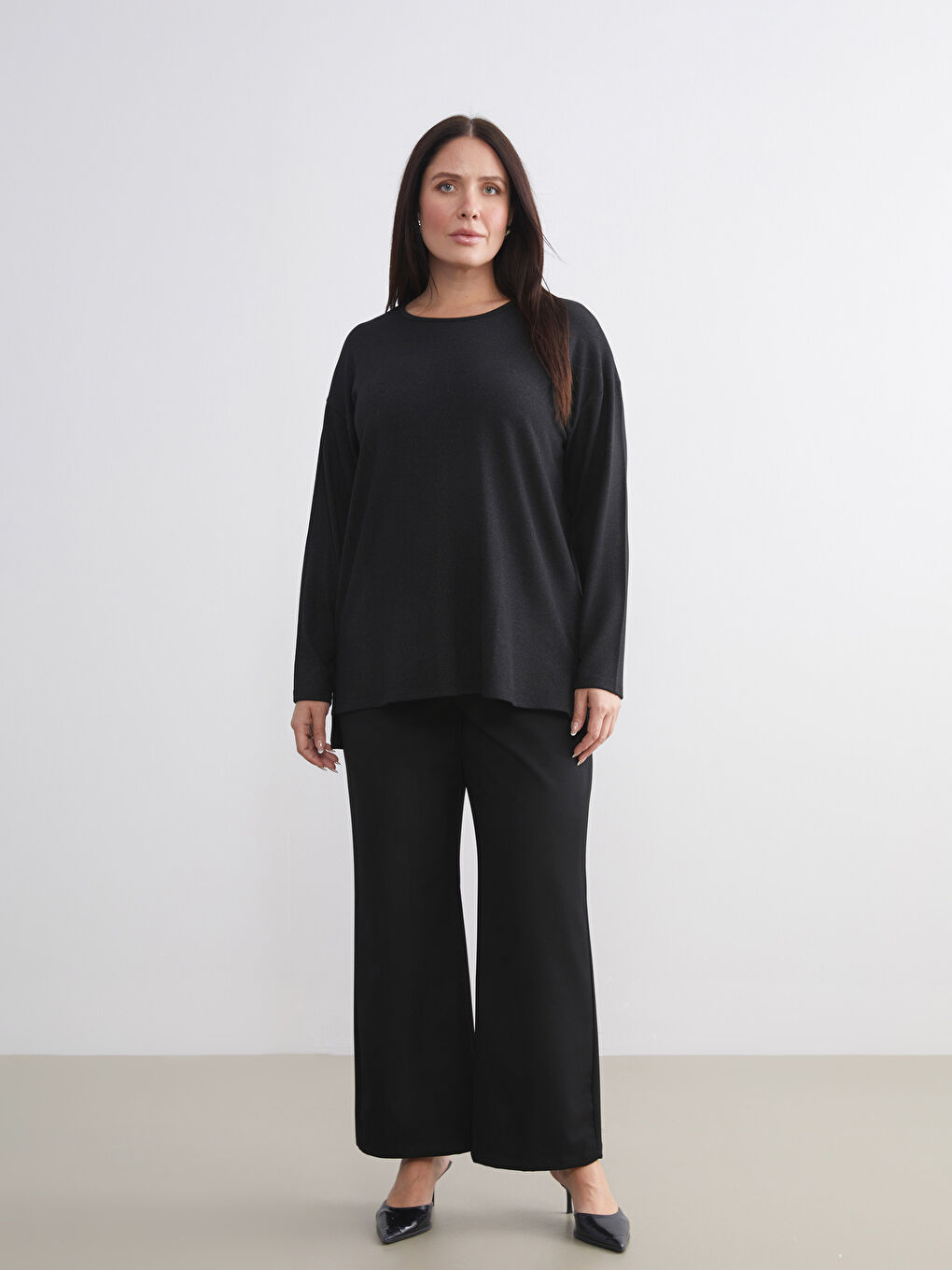 Siyah Bisiklet Yaka Oversize Kadın Tişört-5