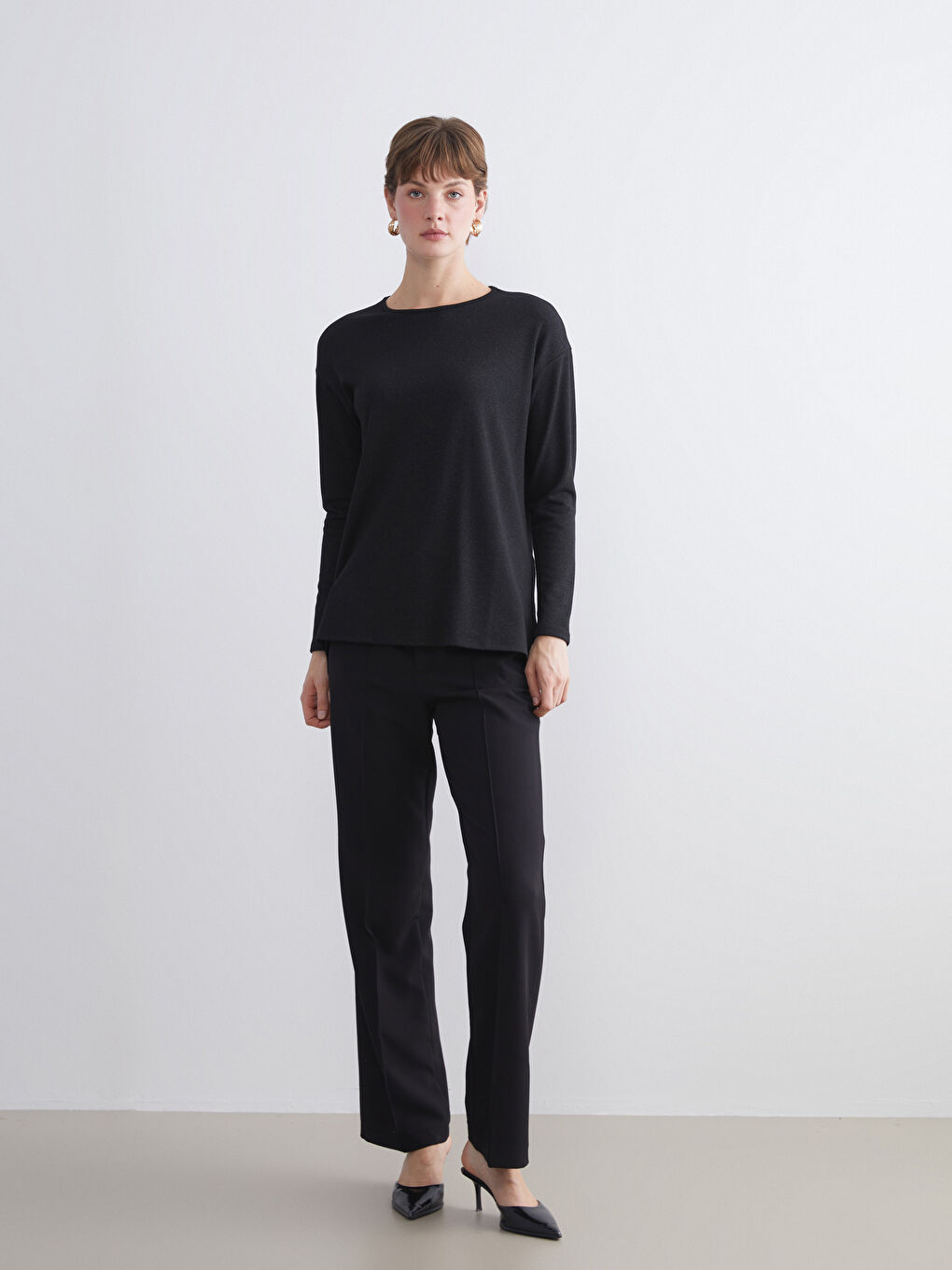 Siyah Bisiklet Yaka Oversize Kadın Tişört-2