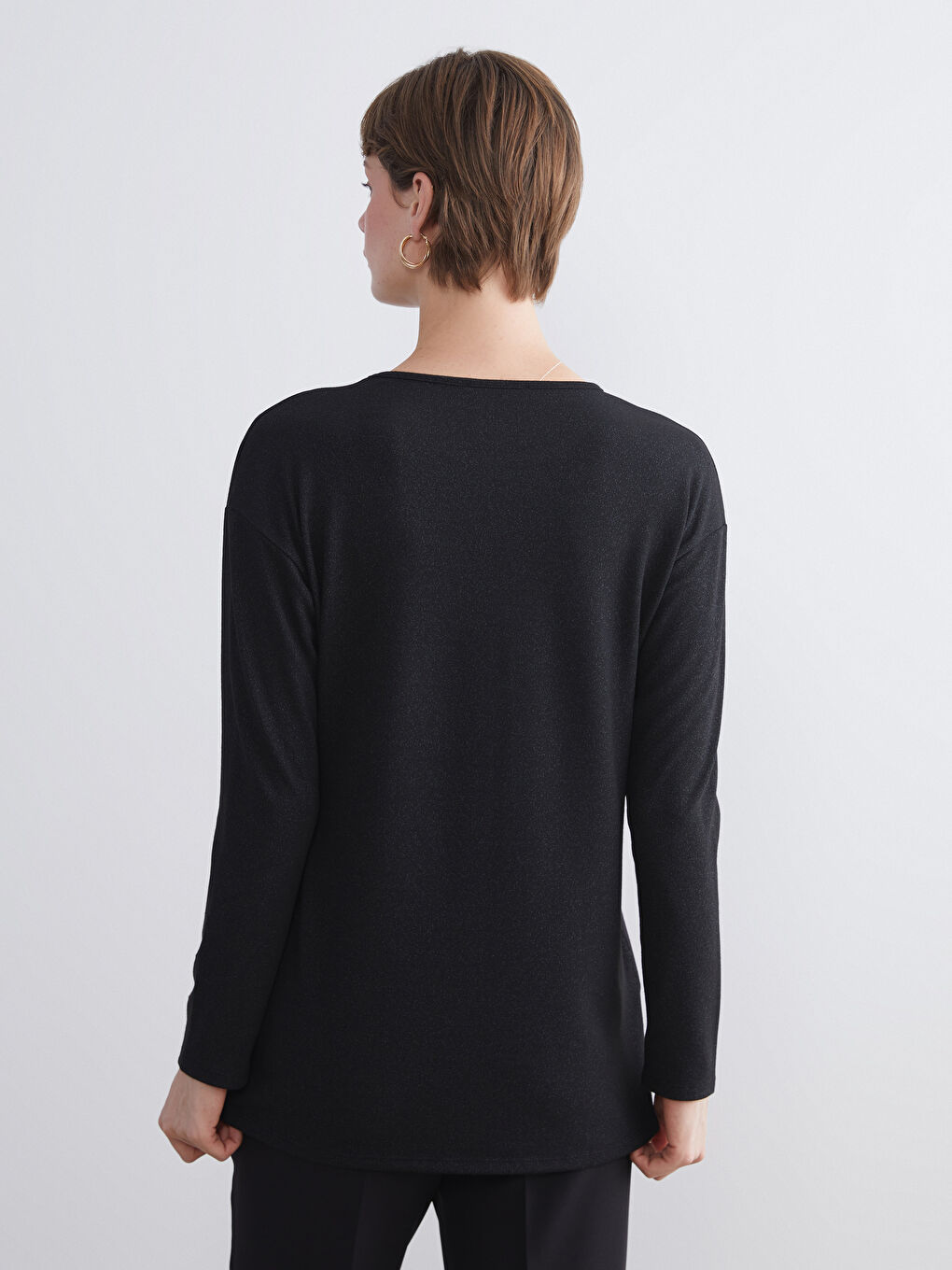 Siyah Bisiklet Yaka Oversize Kadın Tişört-4