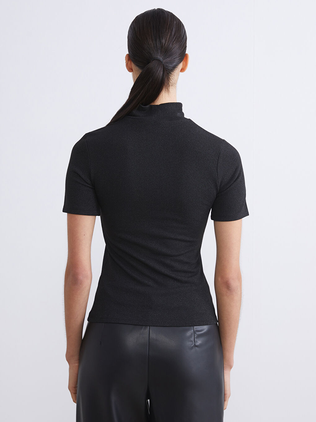 Siyah Dik Yaka Kadın Body-3